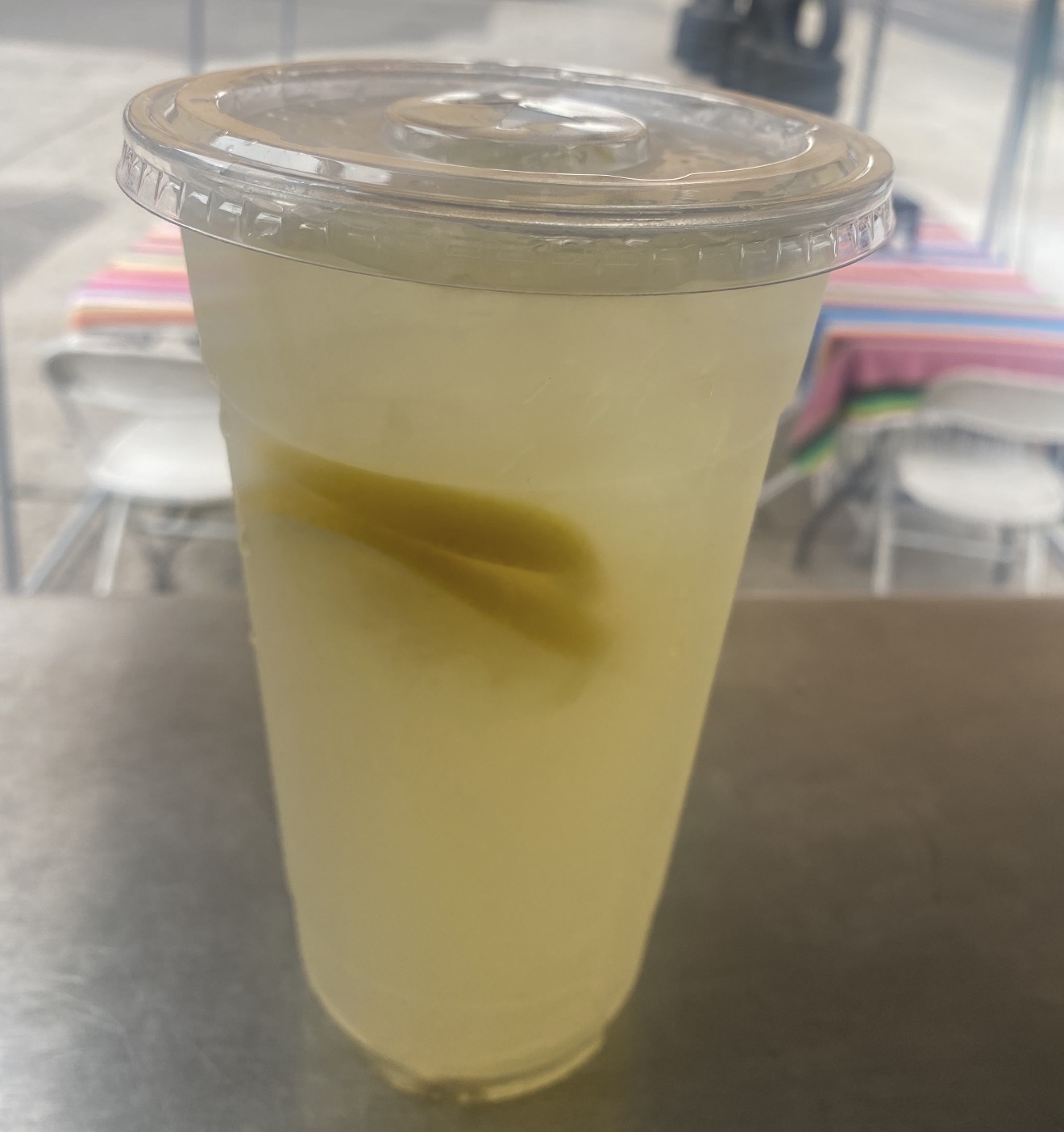 Fresh agua fresca de limón con pepino
